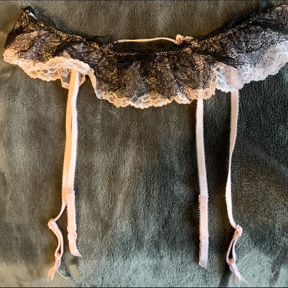 Victoria’s Secret lace garter belt NWOT